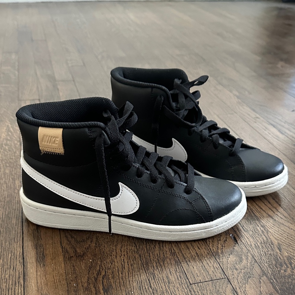 Nike Black and White Hi Top Sneakers like new size 7